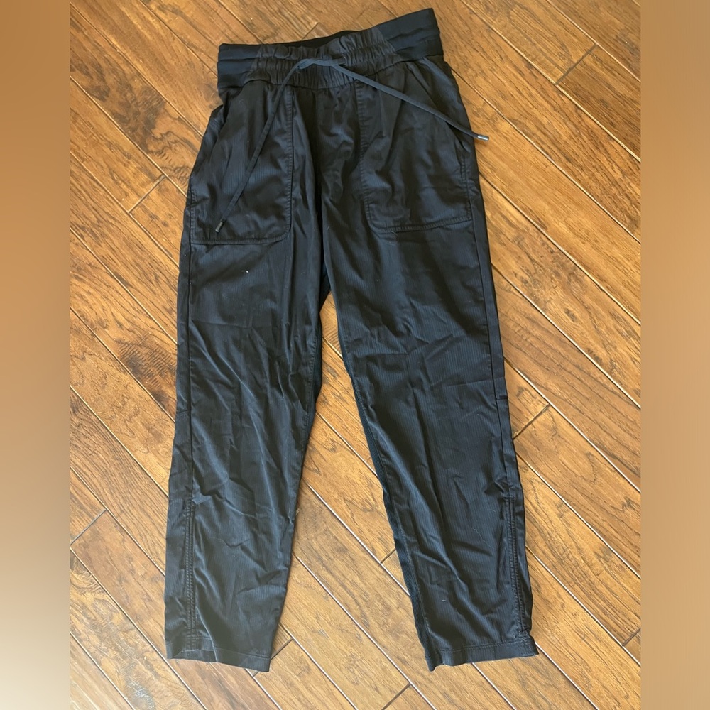 Lululemon dance studio joggers size 4